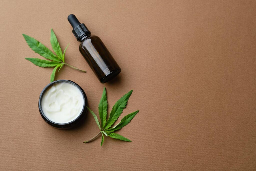Revelando los secretos de la cosmética CBD: descubre todos sus beneficios para la piel